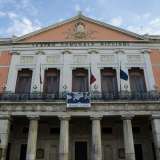 Il Piccinni oggi: inaugurato nel 1854, il teatro pi� antico di Bari � chiuso in attesa di essere ristrutturato